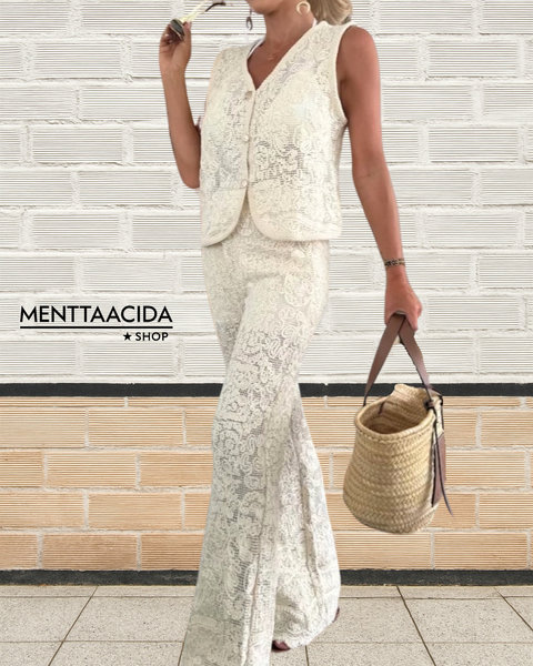Conjunto boho en encaje beige: chaleco con botones forrados y pantalón flare. Talla S,m,l. Estilo elegante