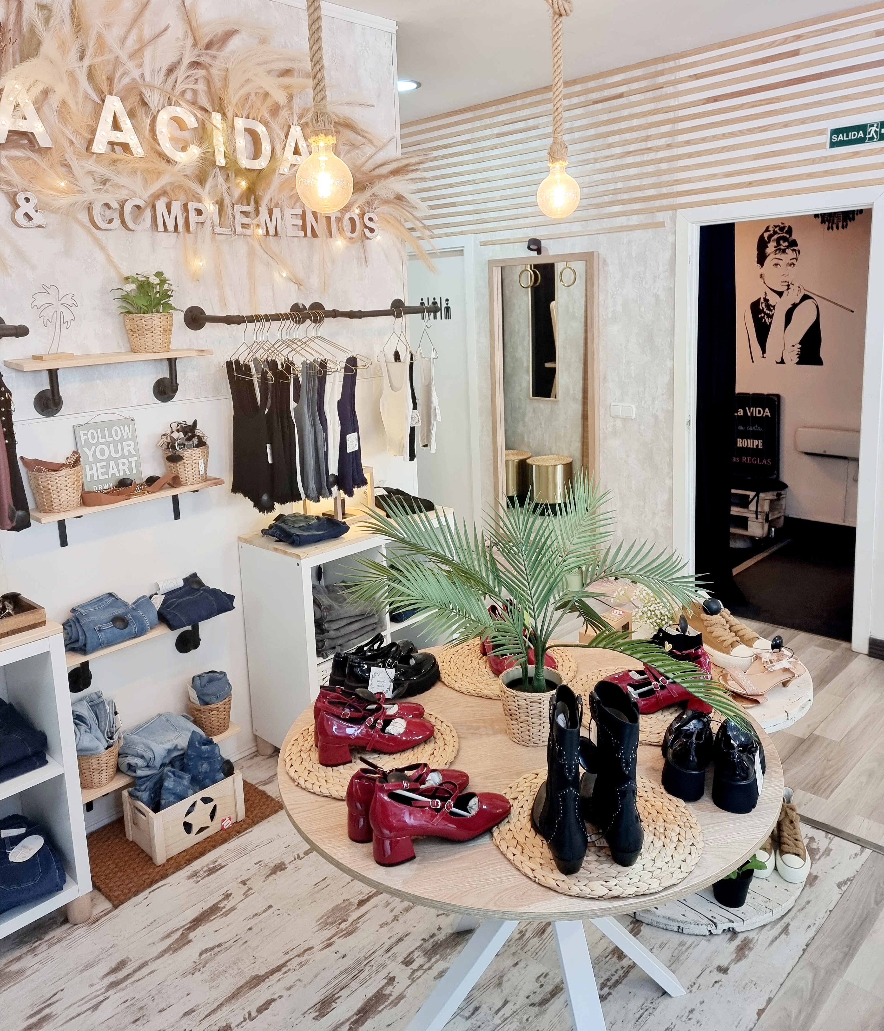 Interior Mentta Ácida ropa&complementos 
