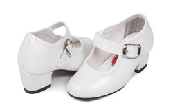 Zapatos blanco de gitana para niña