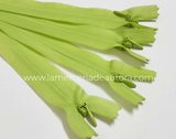 Cremallera invisible verde pistacho