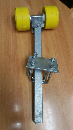 SOPORTE POSTES REMOLQUE