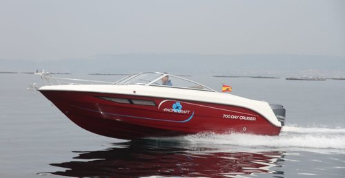 PACIFIC CRAFT 700 DAY CRUISER