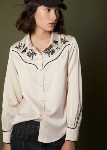 Blusa satinada bordado western beige
