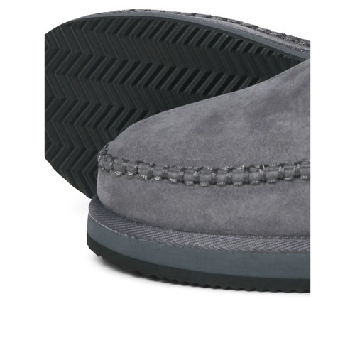 Zapatilla de estar por casa.